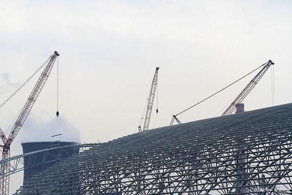 建設鋼結構廠房怎么算費用的（鋼結構廠房的造價受多種因素影響）