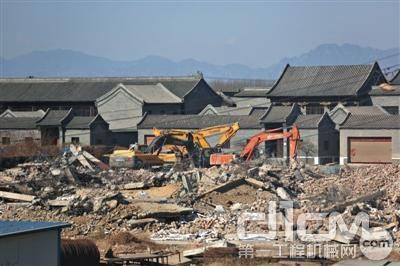 北京 別墅 違建拆除（北京懷柔區雁棲湖景區畔存在一處違規建設的“豪宅”）